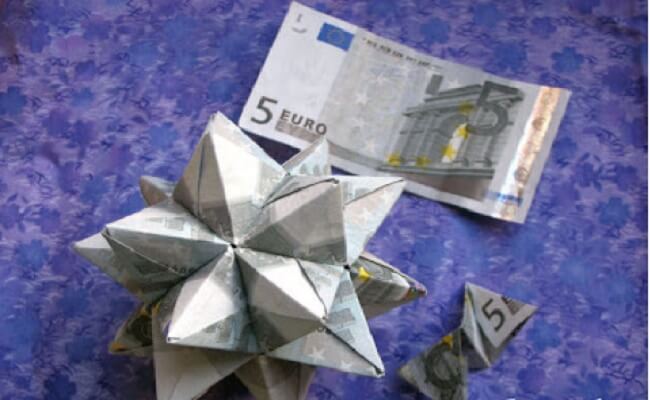 Estrella de mar con billetes